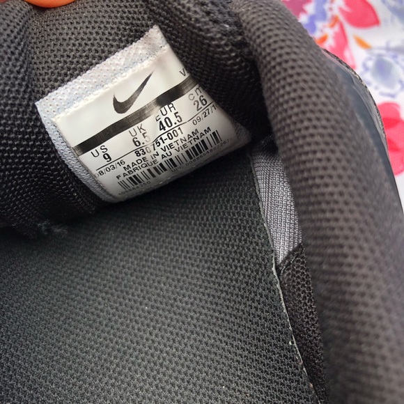 NIKE RUNNING SHOES - Picture 5 of 5